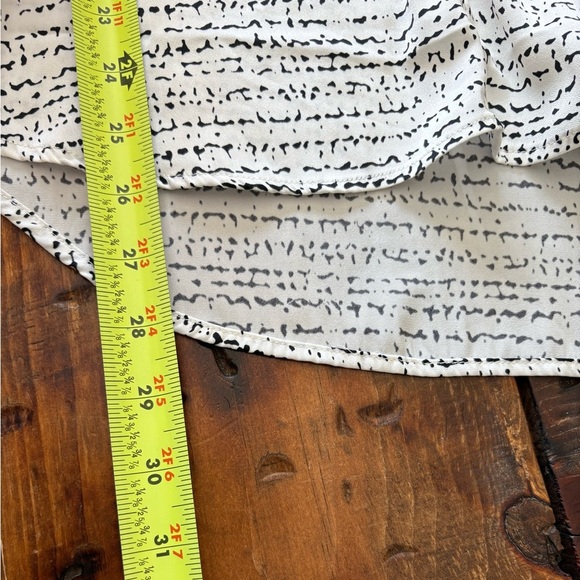 Tarte blouse V-neck bell sleeves black abstract print women’s M - Picture 9 of 10